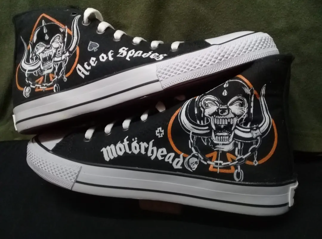zapatilla de Motor Head pintada a mano